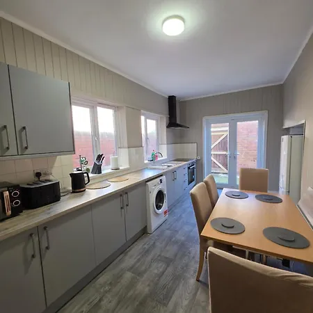 Kings Road Modern - 7 Beds - Ideal For Workers Holiday home Middlesbrough