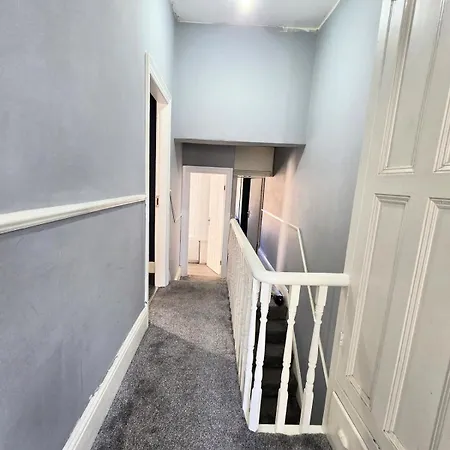 Kings Road Modern - 7 Beds - Ideal For Workers