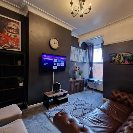 Kings Road Modern - 7 Beds - Ideal For Workers Holiday home *