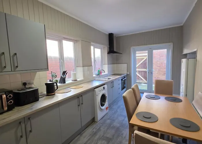 Kings Road Modern - 7 Beds - Ideal For Workers Holiday home Middlesbrough