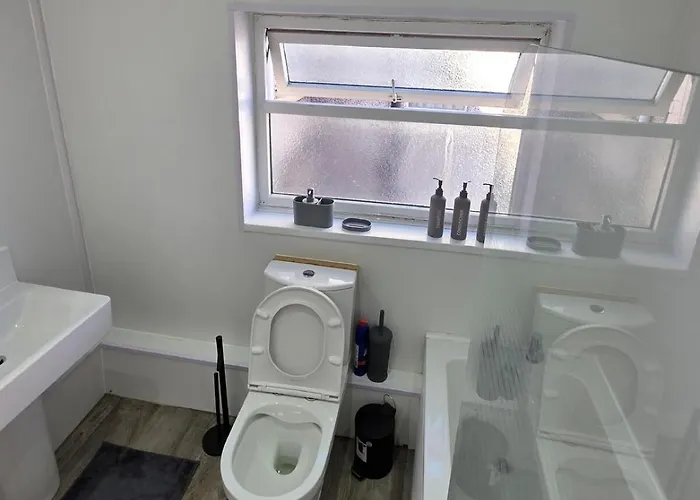 Kings Road Modern - 7 Beds - Ideal For Workers Holiday home