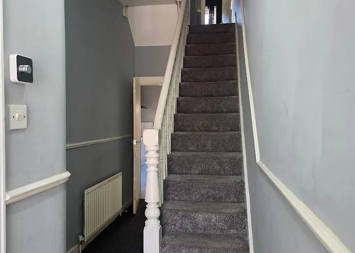 Kings Road Modern - 7 Beds - Ideal For Workers Holiday home *