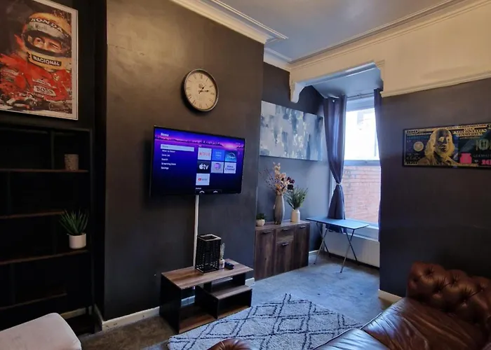 Kings Road Modern - 7 Beds - Ideal For Workers Holiday home *